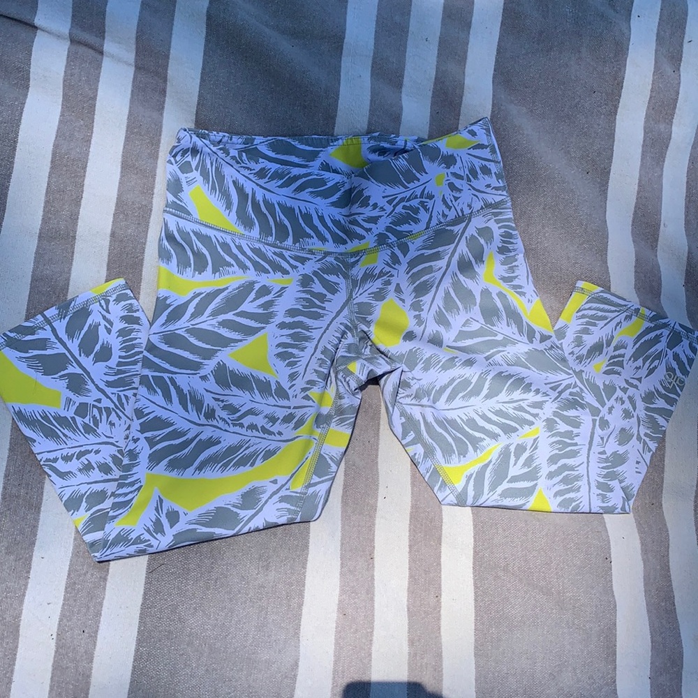 Alo Yoga leggings.